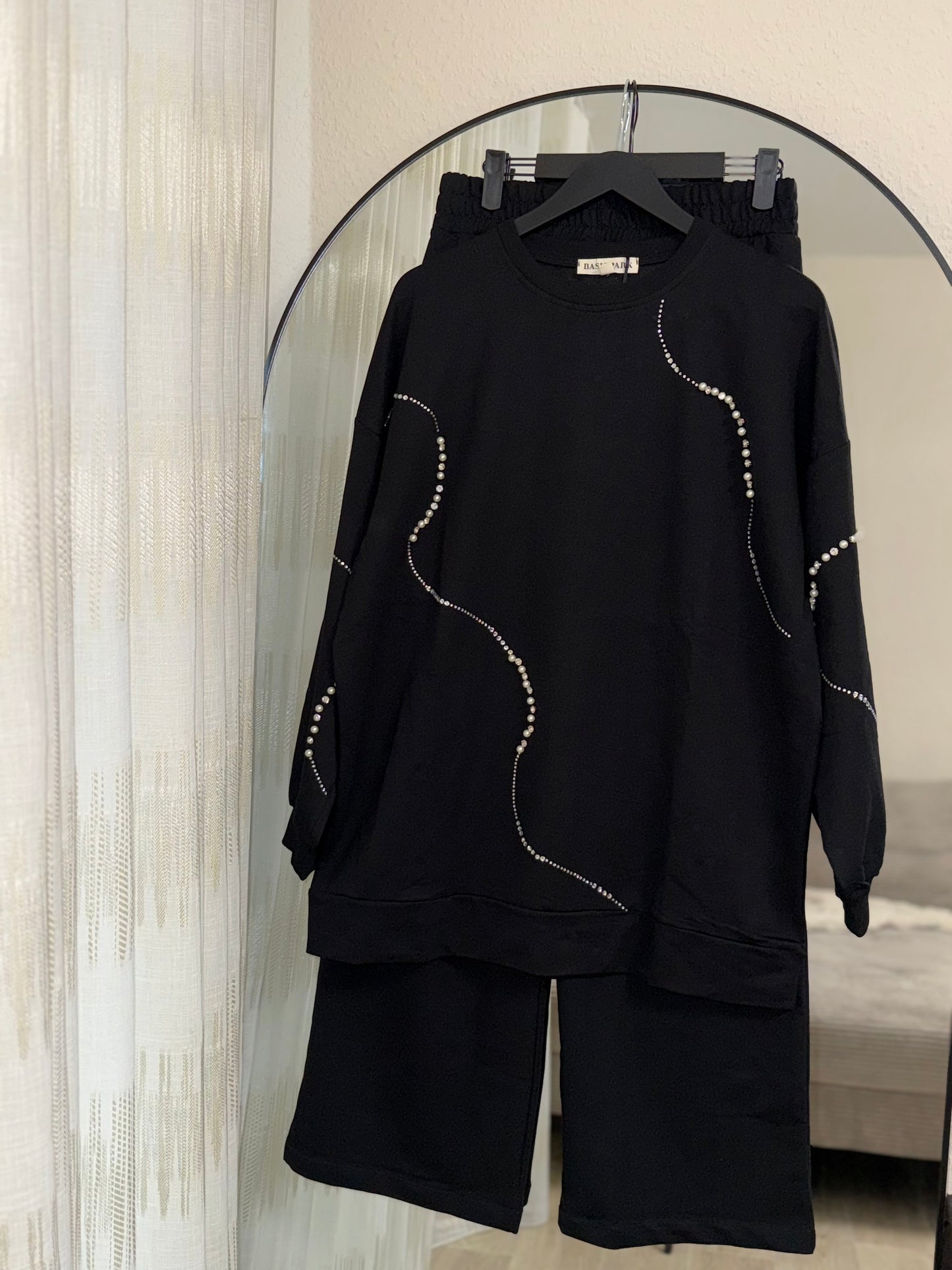 Crystal Set in Black